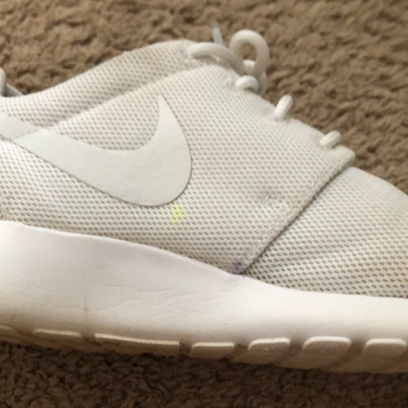 White Nike Roshe One - Women’s size 8.5 - Picture 4 of 6